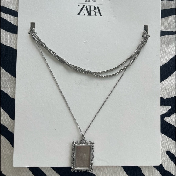 ZARA Limited Edition Frame Necklace - Picture 3 of 10